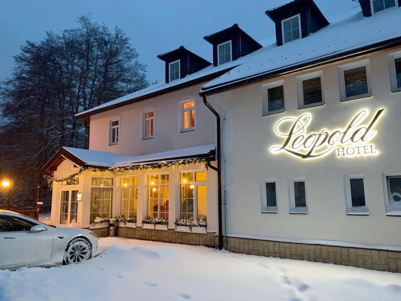 Hotel Leopold Racin ภายนอก รูปภาพ